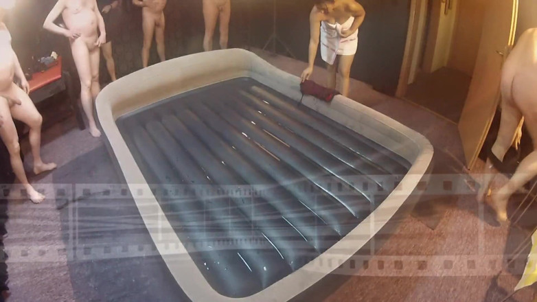 Club Express: În culise - petrecere cu sex în grup cu pișat cu matura...