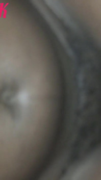 La mia ragazza sexy si gode il mio cazzo crudo fino a quando non viene