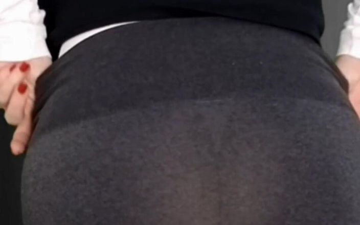 Elianna: Por baixo desta camiseta inocente e minhas leggings quase visualizadas,...