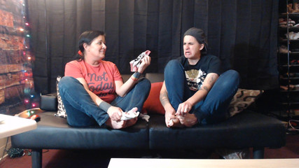 Abby Anna: Çoraplı spor ayakkabılar kaşıntı kokuyor