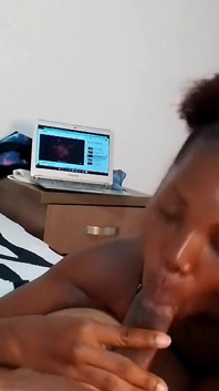 Quente fofa de 20 anos com tesão enteada com peitos naturais abre porta &mostra padrasto sua bunda grande - Jhodez1