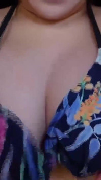Cremita sudorosa de la nena tetona caliente