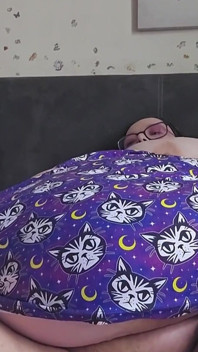Ssbbw 使用新的玩具假阳具