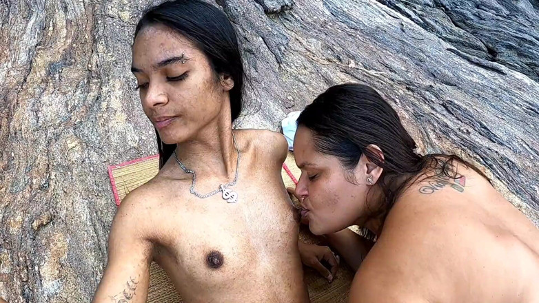 Paty Bumbum: Indiana em praia de nudismo ao vivo sexo com Paty...