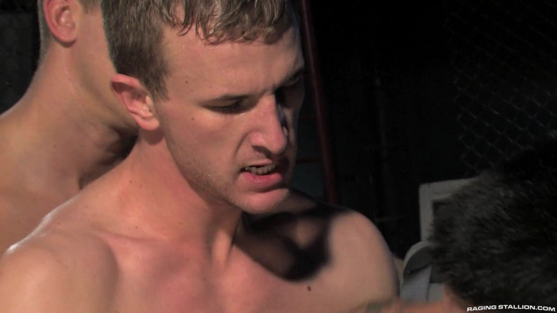 Raging Stallion: 언로드 중
