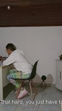 그녀는 교장실에 가서 실패를 피하기 위해 도움을 받았습니다.