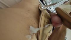 Mutsakin: Pancutan mani di bawah kasut tumit