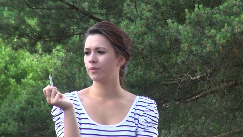 All Those Girlfriends: Carrie pali papierosa przed uwodzeniem swojej cipki