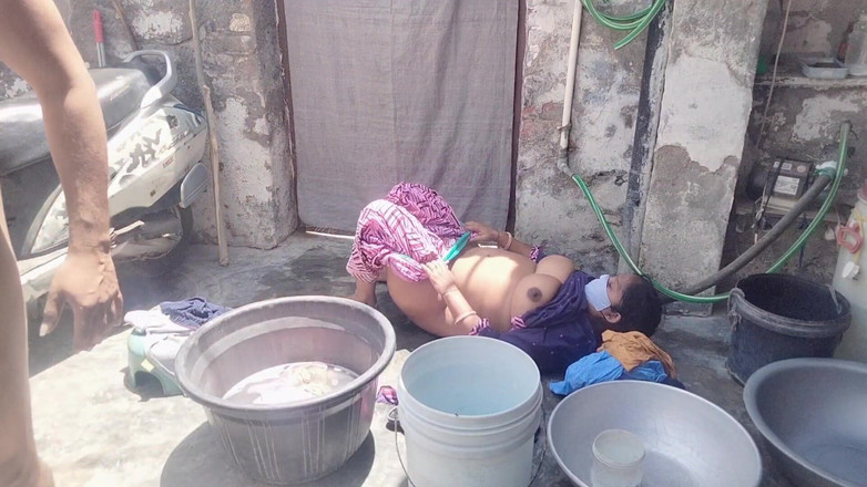 Yourgeeta8899: Ehefrau beim wäscht der kleidung gefickt