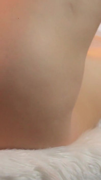 Rubia cachonda se masturba delante de ti