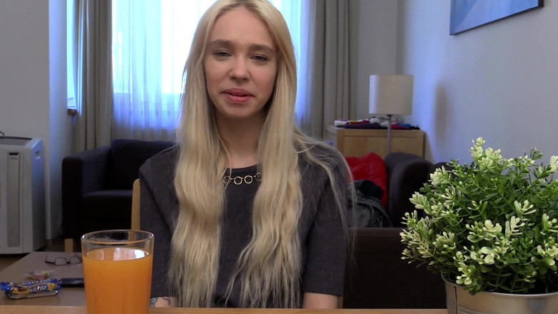 Bitch hunter: Awek blonde menangis penggetar berwarna kurus dengan Naughty Smile