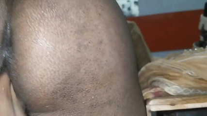 Nirman: 今天我勾引了我的娘娘腔，把我的手都插进了她的阴户