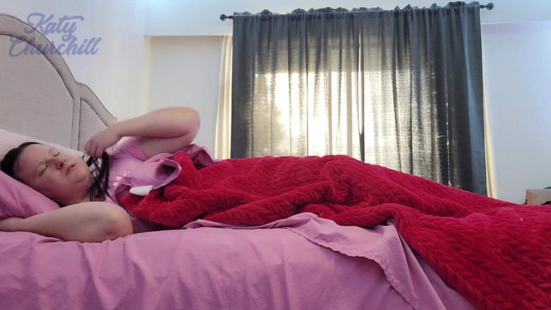 Katy Churchill: मोटी रंडी हर जगह पेशाब करती है