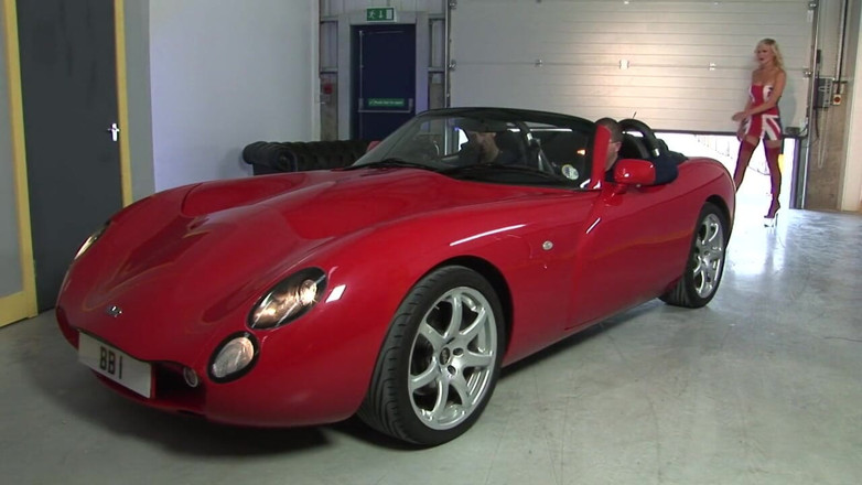 Ride Me In The Car: ブロンドモーターベイブは本当に私の歯車を挽く