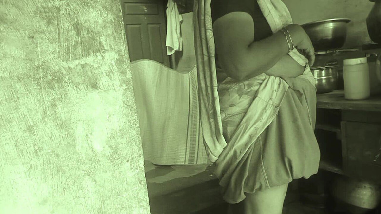 Priyanka314: Indická žena v domácnosti vaří romantické porno video