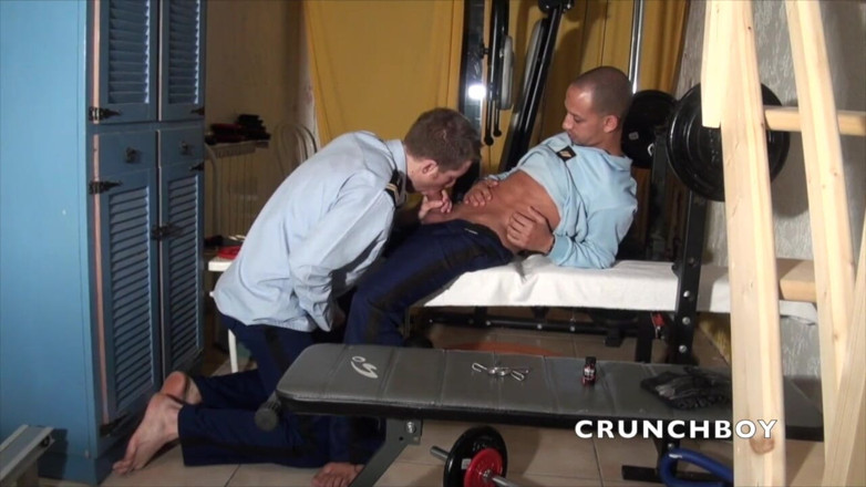 Crunch Boy: Polis tarafından sikiliyor!!