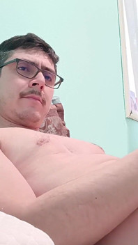 Przystojny Nerd szarpie się i Cums Thic Milk