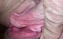 Mila Germany: Мастурбація рожевої пизди, на роботі гаряча і мокра, тертя пизди, шоу клітора статевих губ, збуджена пизда