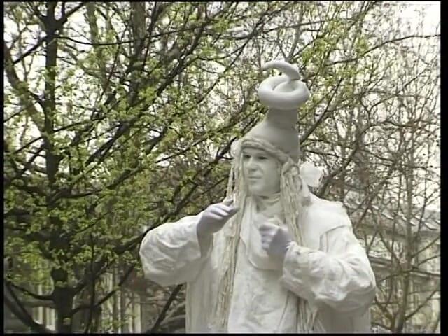 Lucky Cooch: Frumuseți blonde care își arată țâțele în videoclip retro