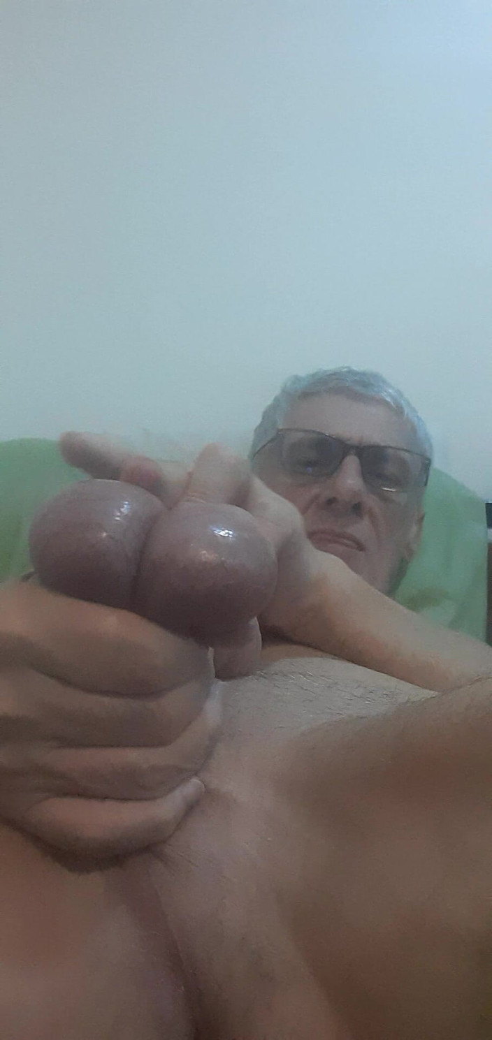 Big uncut hard cock: Massive, riesige große eier voll mit heißem sperma
