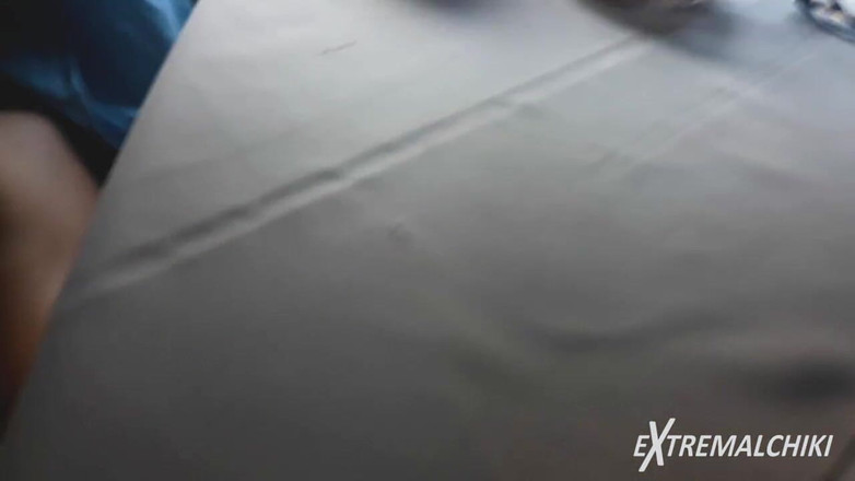 Extremalchiki: Adolesceți goi se fut în tren