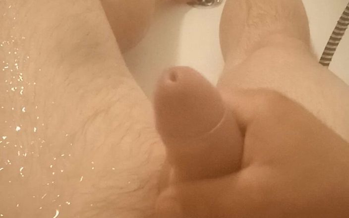Ronie: Masturbación caliente en mi baño