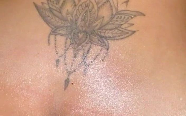 Brunetteflower1: Lần đầu tiên chơi lỗ hậu tự cho mượn để lấp đầy đít cô ấy...