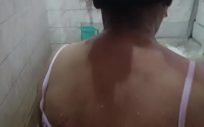 bengalihousewife: Indian Bengali Housewife's Nude &amp;naked Bath