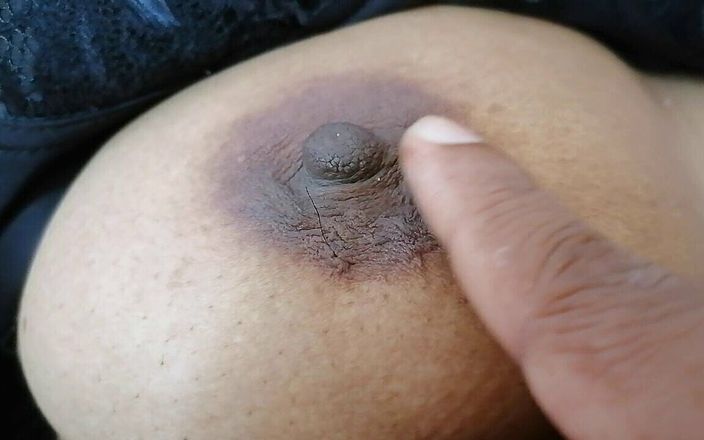 Miya White: La celebrità miya white succhia le tette e le tette...