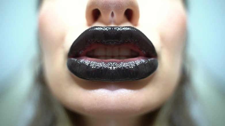 Rarible Diamond: Ciuman sama gadis gotik di depan cermin