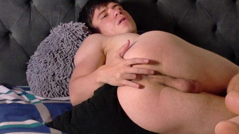 Icyhot707: Delicious Ass in a Very Delicate Bed
