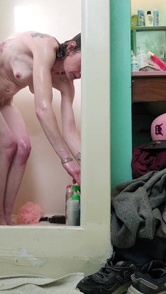 Xxxcountrygirl69: Eu amo foder meu vibrador no chuveiro