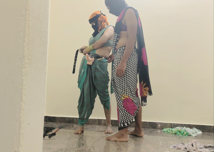 Mrbunty98: 순결에 갇힌 동안 Saree를 입은 이슬람 히잡 여주인 1부