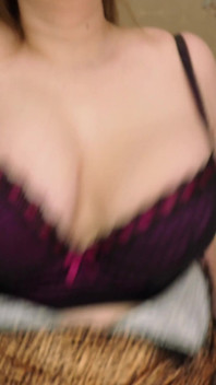 Seins qui rebondissent dans un soutien-gorge, 4 soutiens-gorge