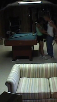 Novia sexy encontrada haciendo trampa y follando en el sótano