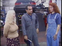 Sex Karma: Blondynka przywiązana do krzesła, a jej cycki przycięte