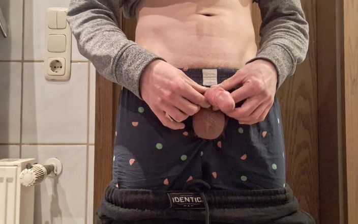 ShyBoy: Staje się twardy bez dotykania i cummed bardzo szybko