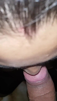 Une Indienne se fait lécher les seins en HD, baise une villageoise