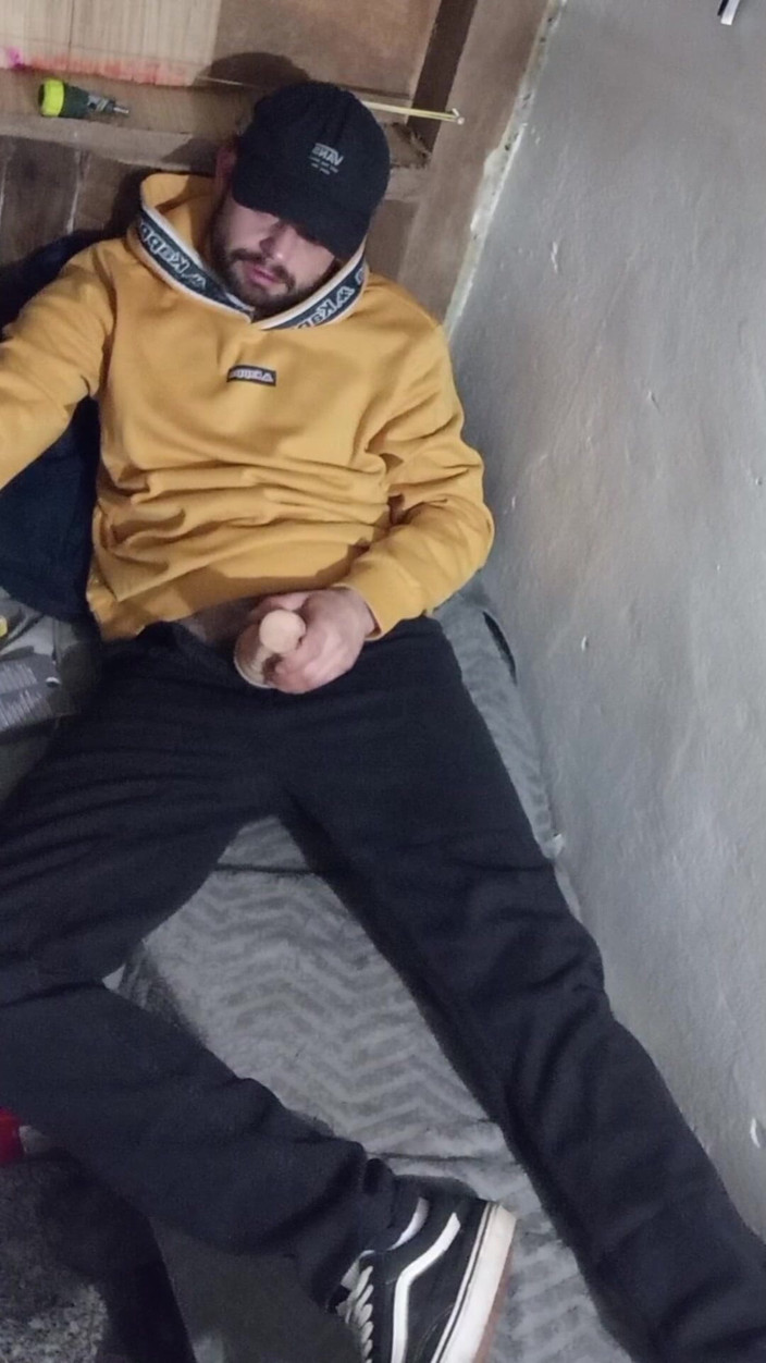 jerkofflover: Masturbacja W Kabinie W Łóżku