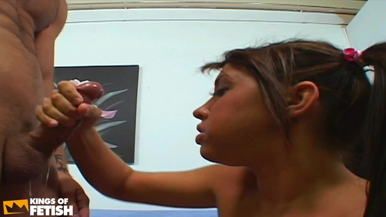 Family Role Playing: Sexy teenagerky dostanou kundičky ošukané muži s tvrdými ptáky a ústy...