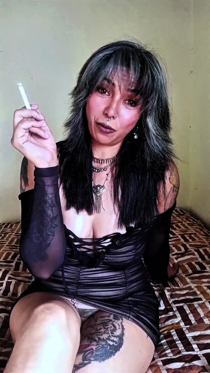 Casia Castro: Fuma Conmigo Y Diviértete