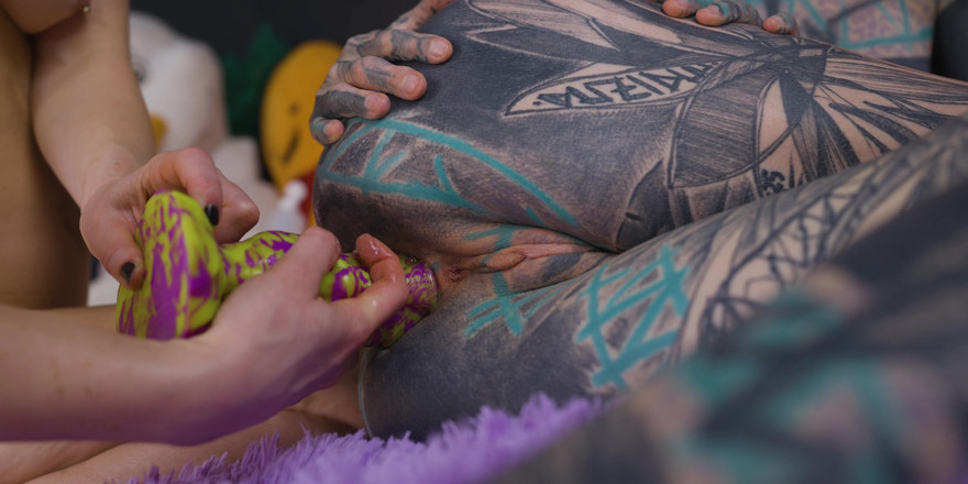 Miss Flora: Polštářový boj a lesbická zábava s Anuskatzz