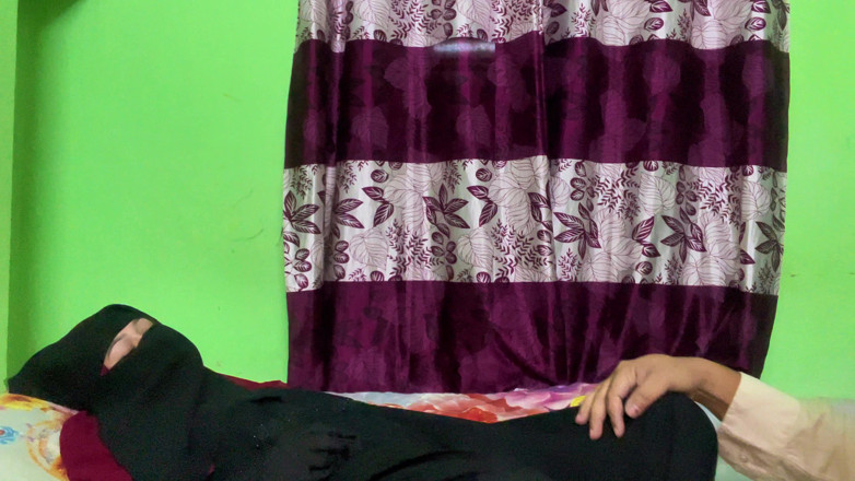 Riya Chowdhury: 和一个学生在空房子里度过的快乐时光