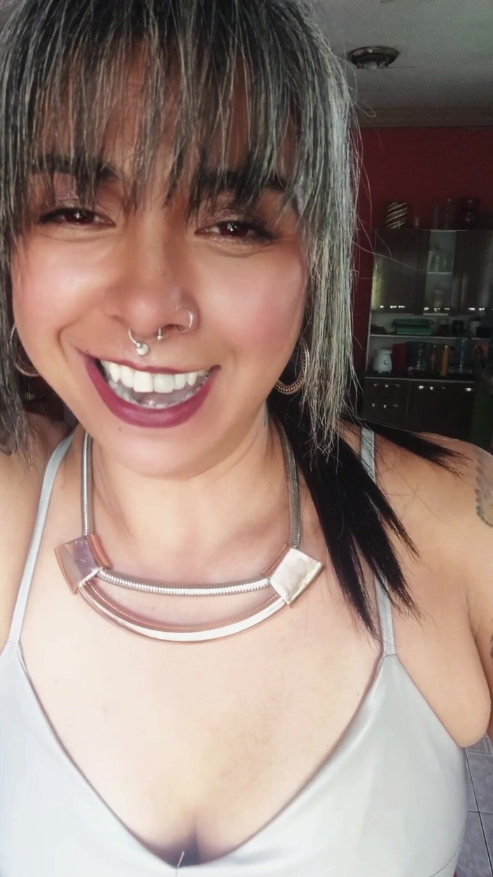 Casia Castro: Isso é um pênis ou um amendoim?