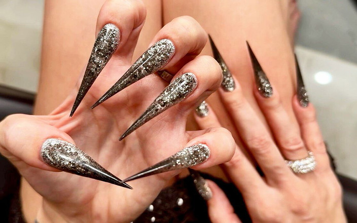 Julia domaina: Long Claws - bentuk baruku, kuku panjang dengan jari lendir telapak...