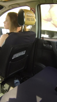 สาวสวยพ่นน้ำเงี่ยนกระจายทั้งคันแท็กซี่ Czechtaxi_com - E001