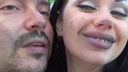 Goddess Misha Goldy: Alex'i haki parlak rujla örtüyor açık havada yüzünü öpüyor! + Küçük dil oyunu!