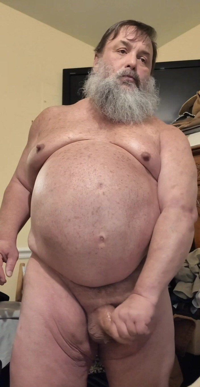 GeneWadexxx: Stiefvader met grote baard pijpt een lading