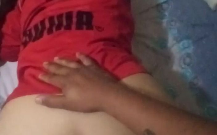 E-Alfa: Une latina à gros cul se fait prendre en levrette, c’est...