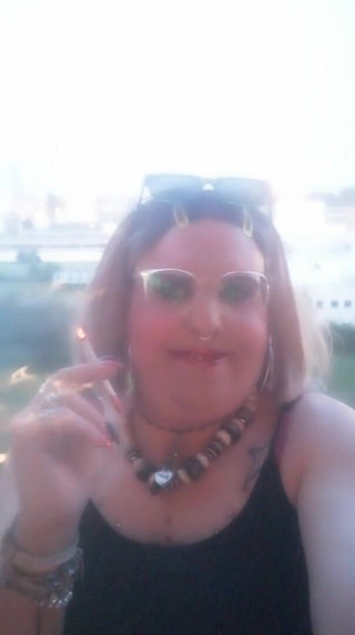Stefanie Laveire: La trans bionda stefanie fuma 2